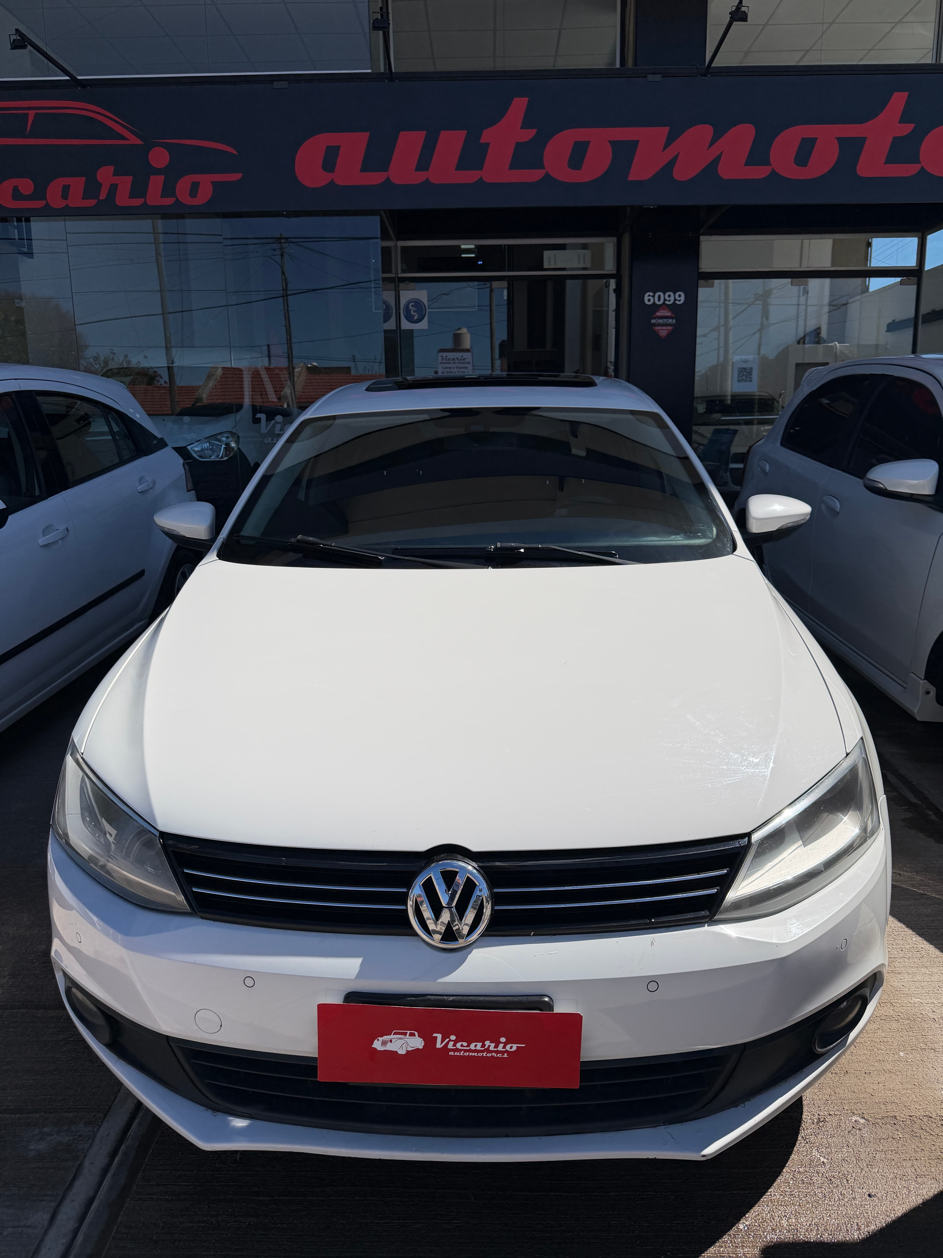 Volkswagen Vento luxario 2.5